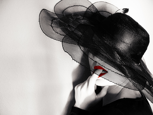 Woman_red_lips