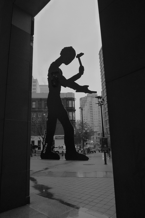 Hammering_man